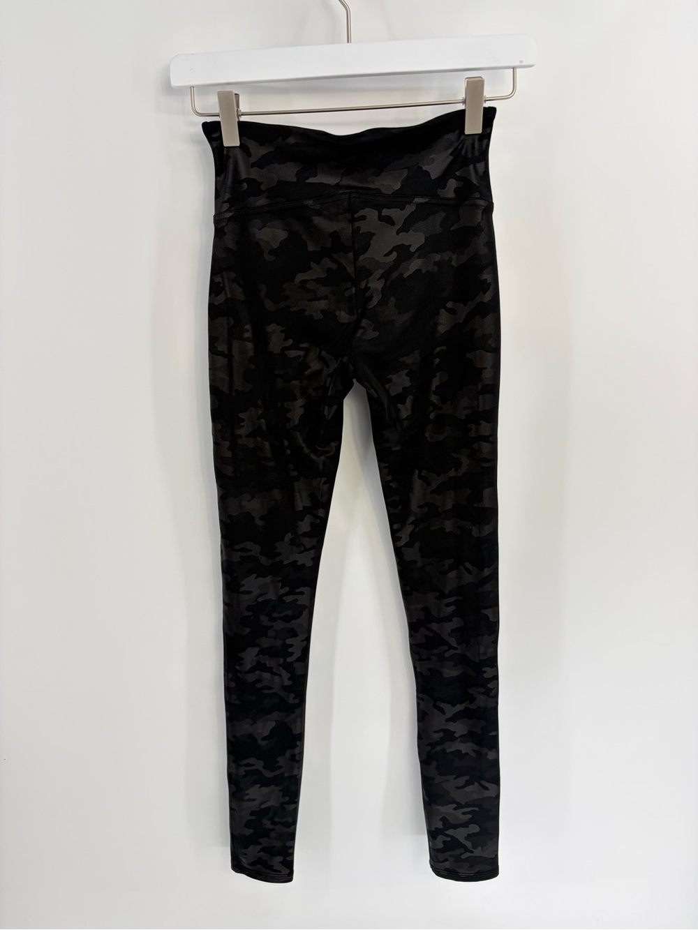 SPANX Faux Leather Camo Leggings - Small